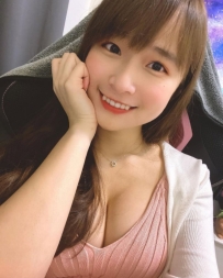 小果 158｜46｜F｜22歲    小虎牙笑起來超甜  像鄰家女孩一樣清新可愛