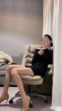 月光   163/47/D/27歲  穿著褲子都能感受到她的性慾