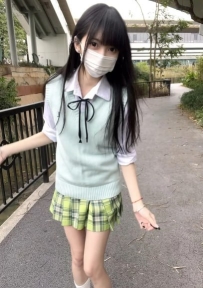 咪咕  154  40  B+ 18歲 特色：合法蘿莉-在校學生