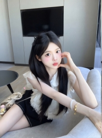 薇薇 159cm 47kg 18歲 C奶  薇薇的外表清純可愛