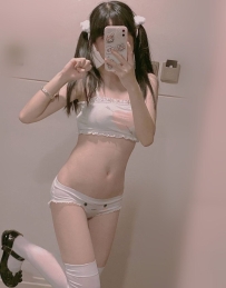 #貧乳小芝麻    小敏  160cm 45 B+ 18歲