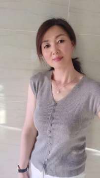 婧萱  161cm.51kg.D奶.40歲   #保險業務 成熟韻味，氣質出眾