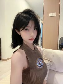 小迦 165cm 48kg D奶 23歲    身材很讚 前凸後翹天生的衣架子