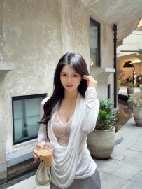 妮子 168.E.45kg.25歲  大奶兼骨感 皮膚白皙 很會打扮