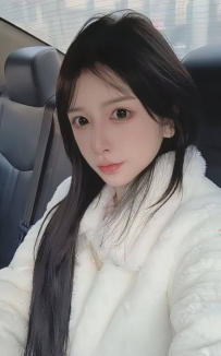 米樂 160cm / 47kg / D-E杯 / 26歲    皮膚白皙粉嫩，五官精緻筆挺的正妹