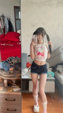 小葡萄 155cm.42kg.Ccup.18歲    #18歲“處女”高中生 你們有興趣嗎？
