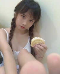 #台中  小依 158cm/43kg/19歲/C  #俏皮小蘿莉