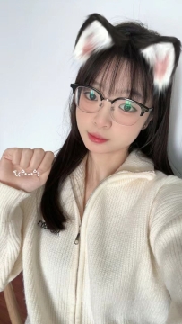 妍西  158.42.C.19歲  今天最年輕的無套妹  她是XX大學的學生