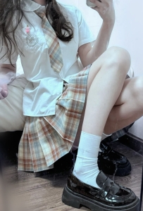 小薇 155cm.42kg.B罩杯.19歲  身高155cm，小隻馬可愛感