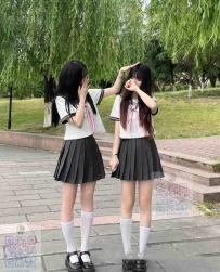 【蘿莉 姐妹花 雙飛 3p】  左: 歲歲 157-B-42-19歲  右: 念念 160-C-45-19歲