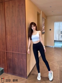 #高雄 韻亭 163cm/45kg/Ccup/23歲 職業啦啦隊員