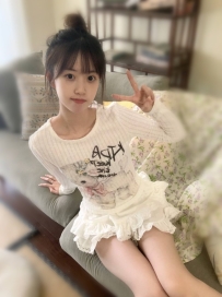 小薇   158  B  18歲  甜甜可人兒   大眼會放電