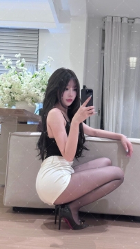 靜靜 168cm  Ccup  46kg    24歲   黑絲襪長腿誘惑