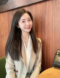 #臺南  晶晶  164cm.Ccup.44kg.26歲  氣質OL 短兼  苗條骨感 很有氣質哦