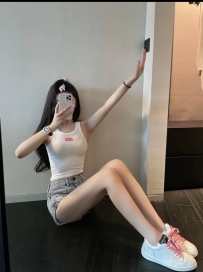 卡妹 166cm C奶 21歲  個性比較直接 大方得體 不會遮遮掩掩的