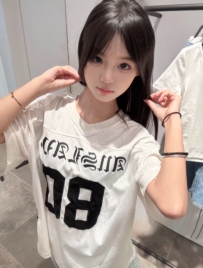 希希 157.44.C.20歲  #超可愛 皮膚白皙時尚愛打扮