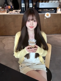 易凡  157.B.44.21歲   #清純可愛鄰家小女孩 笑容甜美燦爛、