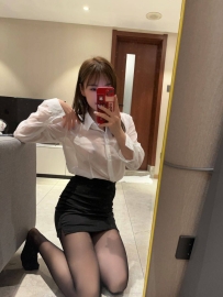 #臺北  ❤️小莉：162cm Dcup 45kg 26歲 玲瓏有緻的身段，肌膚白皙柔嫩