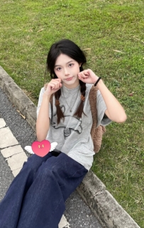 沐沐 164cm.47kg.C奶.22歲  #臉蛋漂亮的學生妹 平常在兼職外拍