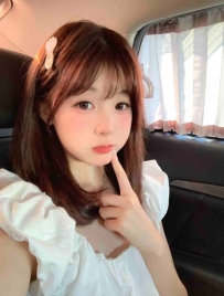 小可 155/43/C/18歲  她剛滿18歲，#是個嬌小可愛的蘿莉 這是她第一次下海