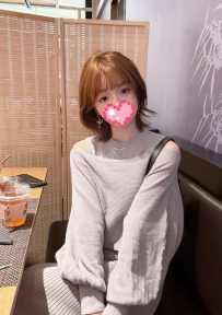 菲菲 158.46.D.22歲    可愛中帶點壞，纖細腰肢，熱情如火