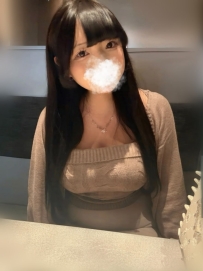 小梅 158cm.50kg.H.22歲  身材嬌小 胸部卻大到誇張