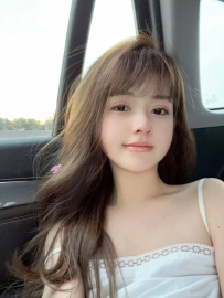 林晴夏 158 cm 46 kg  C  22  總是綁著高高的馬尾