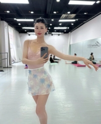 #舞蹈老師  雪芽 164.45.B+. 30歲  可以配合眾多高難度動作