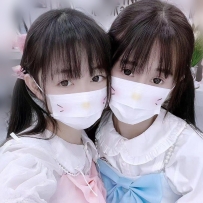 學生雙飛    兩個小蘿莉一起服務你的感覺   想要來試試嗎 雙重快樂哦