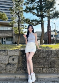 霜霜 168cm E  46kg  24歲  喜歡內穿蕾絲丁字褲+吊帶黑絲襪