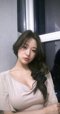 妮可 29歲 166/53/D  精品銷售  #臺北  業績壓力大 轉做兼職紓壓又賺錢