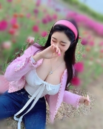 春妮 167.50.F.25歲  顏值超高的粉粉女 服務不限制 戴套做