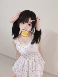 莓莓 158cm.45kg.Ccup.18歲  #學生妹推薦 宅系萌妹，愛穿COS服