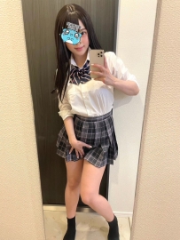 筱筱 153.40.C .21歲  #高雄7000算6000   兩節  11000 三節16000