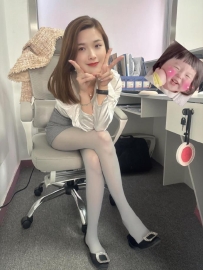 #臺中  妮漫 165.E.47.25歲  纖細的四肢 性感的穿著 凹凸有致的身材