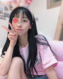 依依 160cm.45kg.B+杯.19歲  #19歲幼齒新妹   年輕可愛 笑容很甜