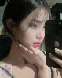 小寶  165/C/22歲  美腿小妹  家裡缺錢  無奈下海