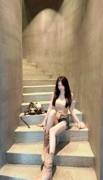 小薇｜25歲｜168cm｜D罩杯｜50kg｜模特  身形高挑，比例出色🍓