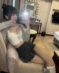 目前有一個幼齒學生妹 叫蓓蕾  剛滿19歲