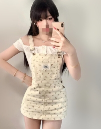 #台中  憶夢 164cm.46.B奶.22歲  甜美氣質型 腿長 很會服務  會吹舔 從上身舔到蛋蛋