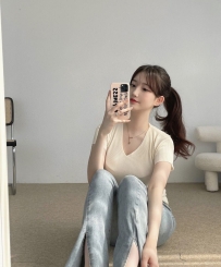 #新竹  悠悠  162cm D 48 24歲  身形協調 肌膚緊實自然光滑