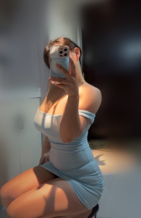 泛泛 165cm/55kg/E+cup/30歲  性感知性是泛泛代名詞  一手無法掌握！