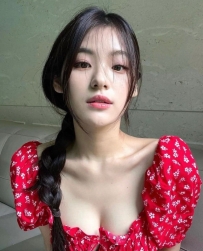 映紅 164.47.C.24歲  #活潑甜美 好騎耐操 淫水多 白皙笑容甜美
