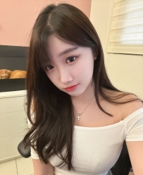 #新竹  青青 163cm.46kg.C奶.19歲