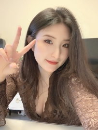 萌萌  160/48/26/D奶  有著一頭亮麗的長髮，搭配高挺的鼻子