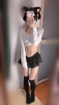 璇子 154cm.B.43kg.20歲 在校學生 家庭困難下海兼職賺學費  很乖巧懂事自己學習壓力很