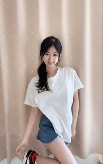 純純  165 C 20歲  第一次  搶頭香 清純小女友 在校學生