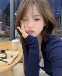 依潔/158/47kg/C+奶/22歲    完美身材，高顏值美女。白皙皮膚，