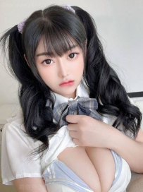霜兒  160cm E 46 20歲    現在學生發育的真好! 上圍超巨、屁屁有料