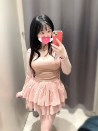 香香 162-24歲-E奶-47kg  纖細的身材挺著傲人E奶